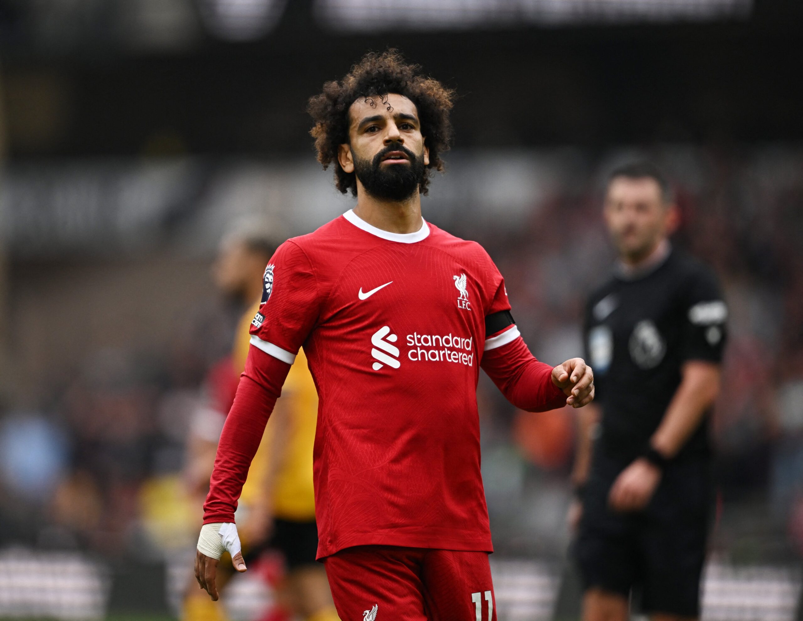 محمد صلاح يناشد قادة العالم لإنقاذ الأبرياء في فلسطين