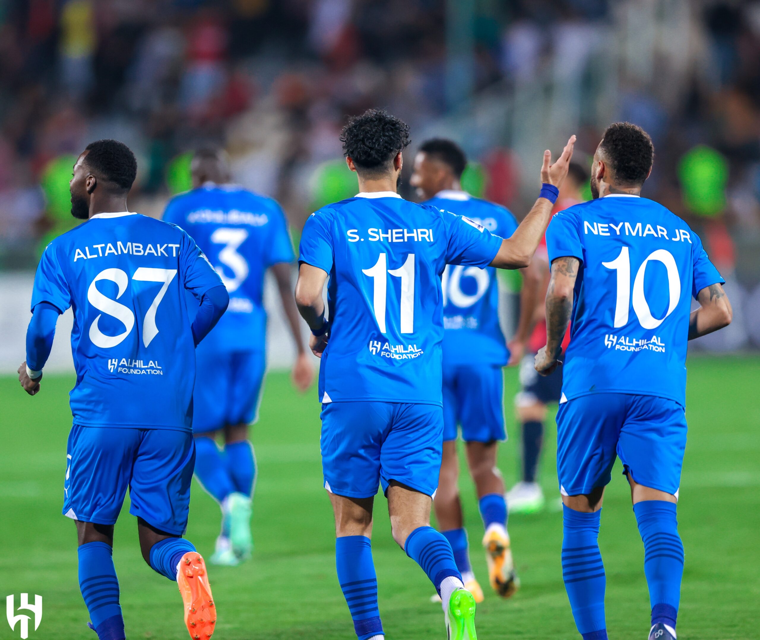 الهلال يبحث عن تعزيز صدارته أمام الخليج في دوري روشن