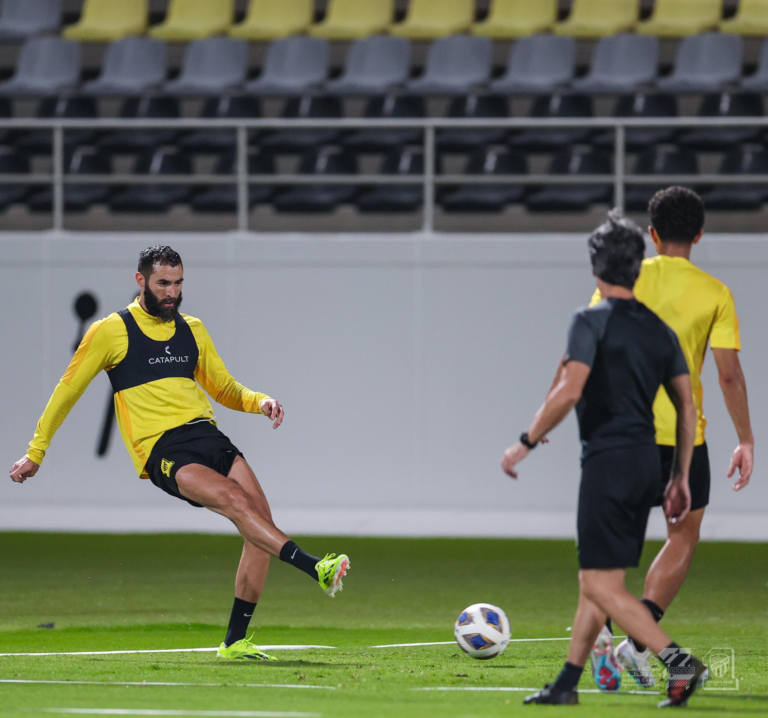 نهاية الأزمة... بنزيما يستعد للمشاركة في دوري أبطال آسيا مع الاتحاد